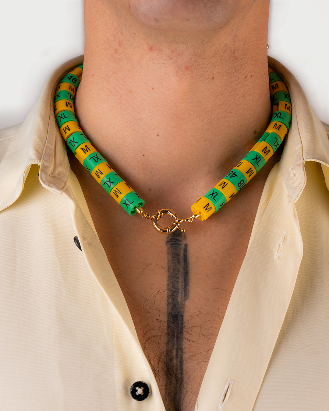 Necklace Solea in colors yellow and green to embody the Brazilian alegria